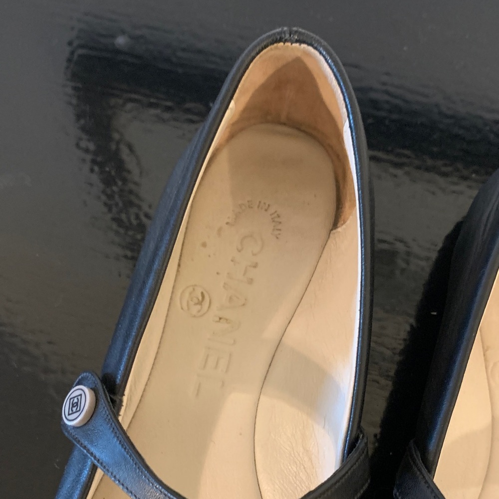 CHANEL Black Leather Mary Jane Flats with Signature Button Sz 36 - Picture 5 of 14